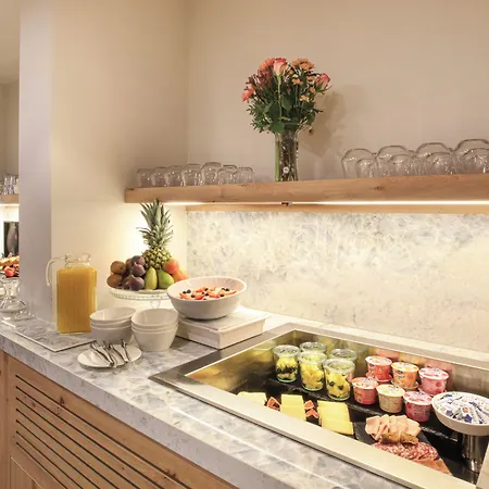 Hotel Binario *