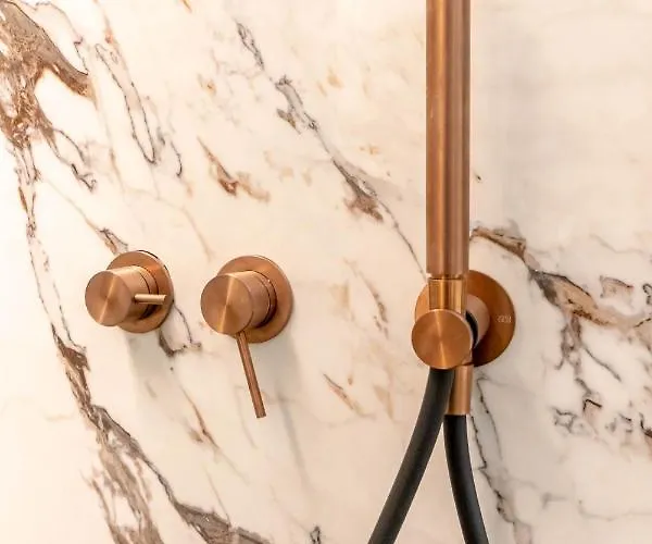 Binario Hotel Muralto