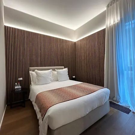Hotel Binario *